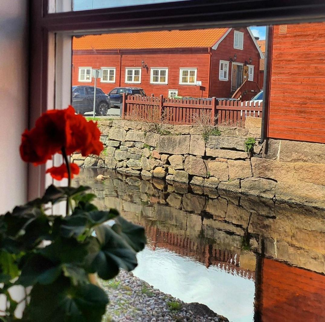 Garvaren Boendet Mitt I Gamla Stan I Eksjoe Экстерьер фото